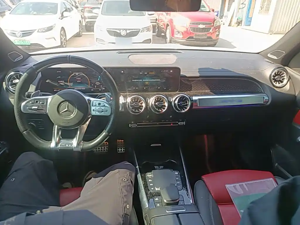 Mercedes-Benz GLB AMG — миниатюра 10