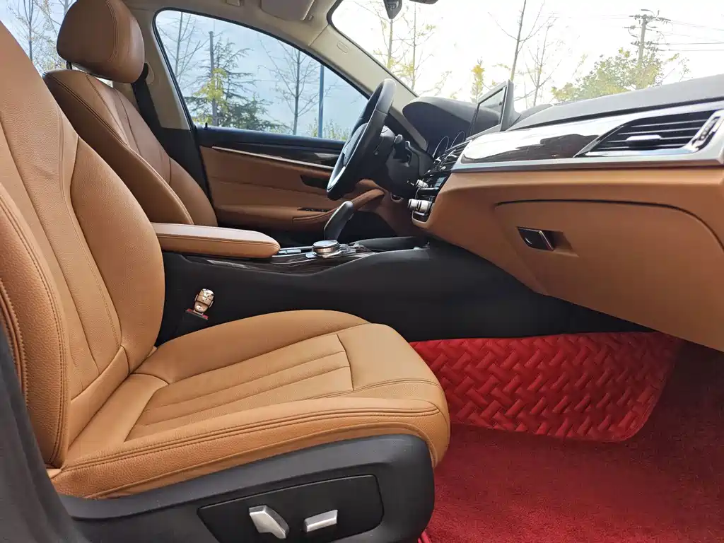 BMW 5 Series — миниатюра 8