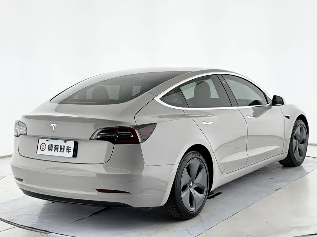Tesla Model 3 — миниатюра 14