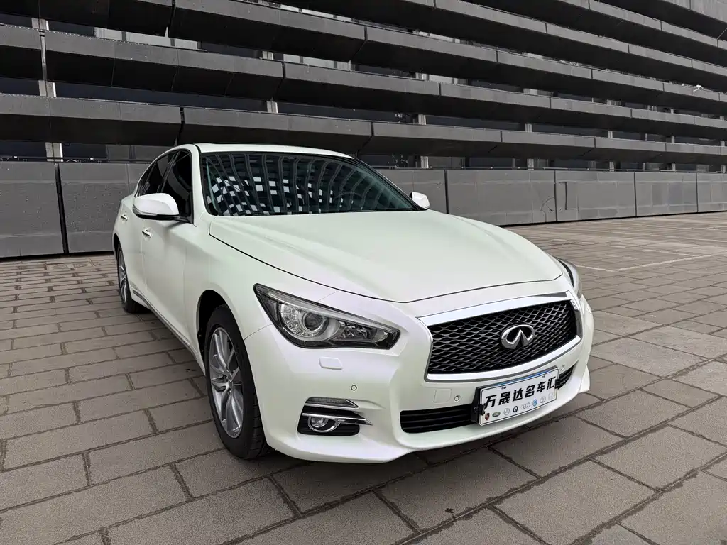INFINITI Q50L