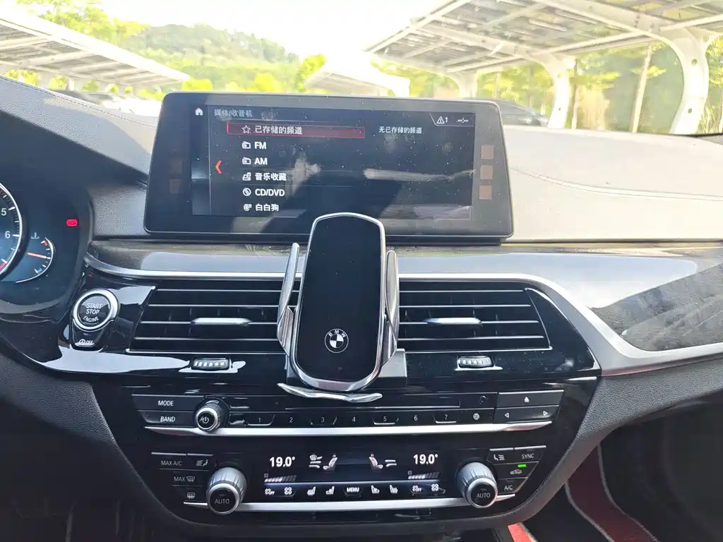 BMW 5 Series — миниатюра 17