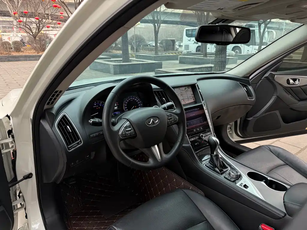 INFINITI Q50L