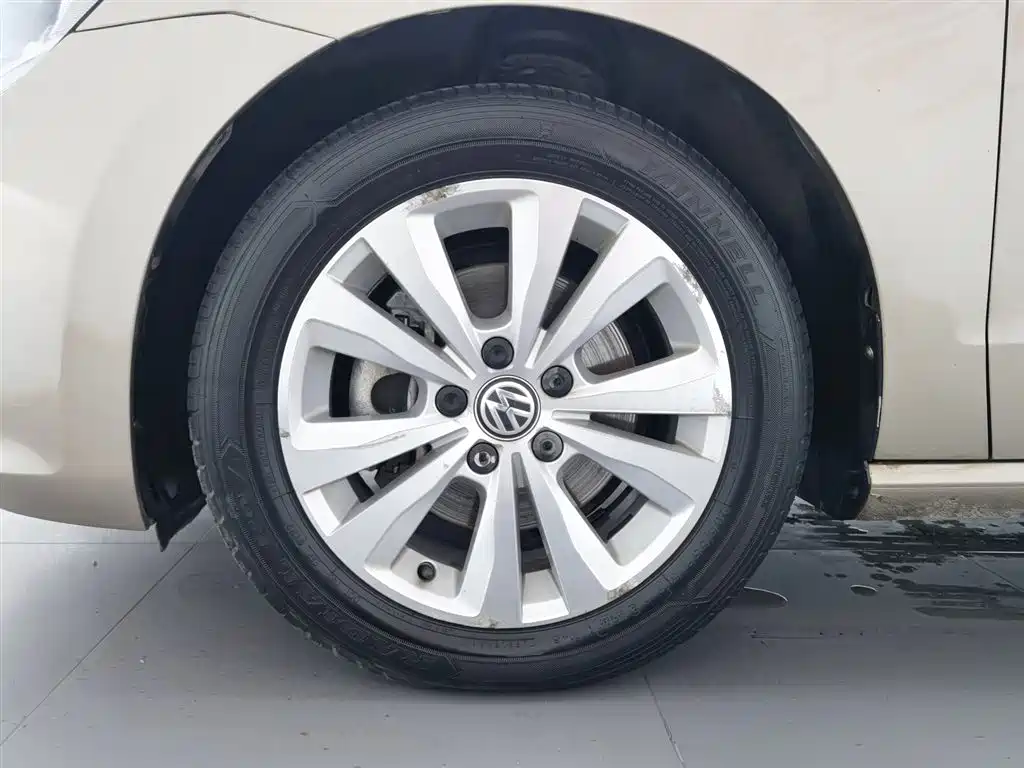 VOLKSWAGEN GOLF*JIAYU