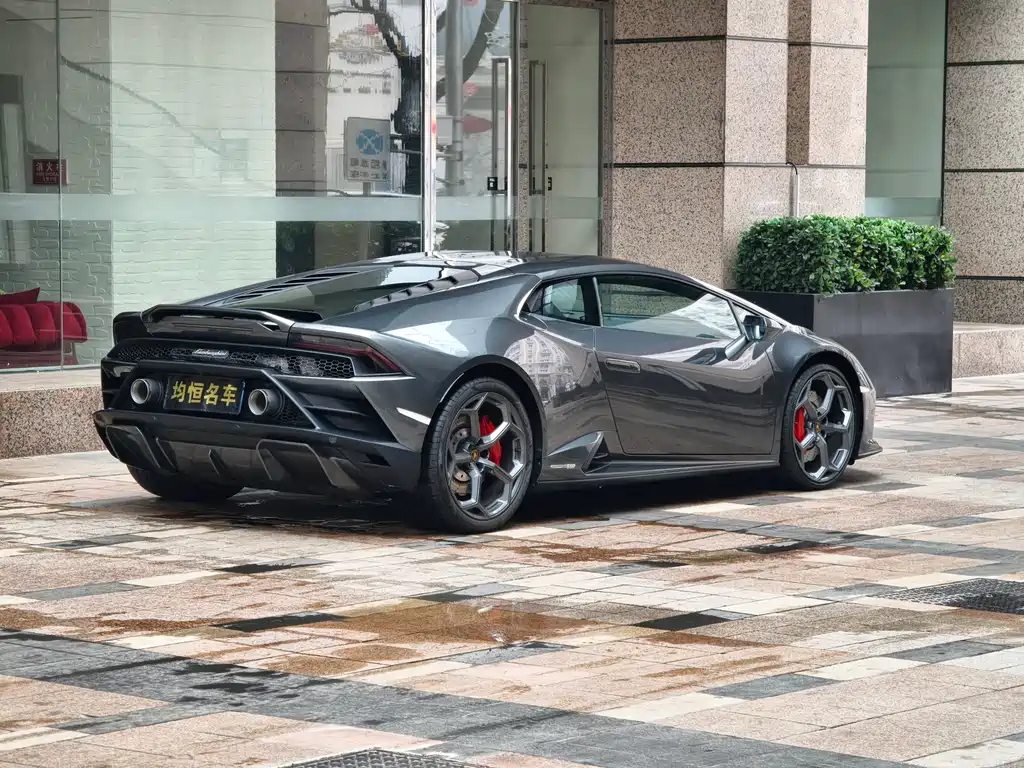LAMBORGHINI HURACÁN