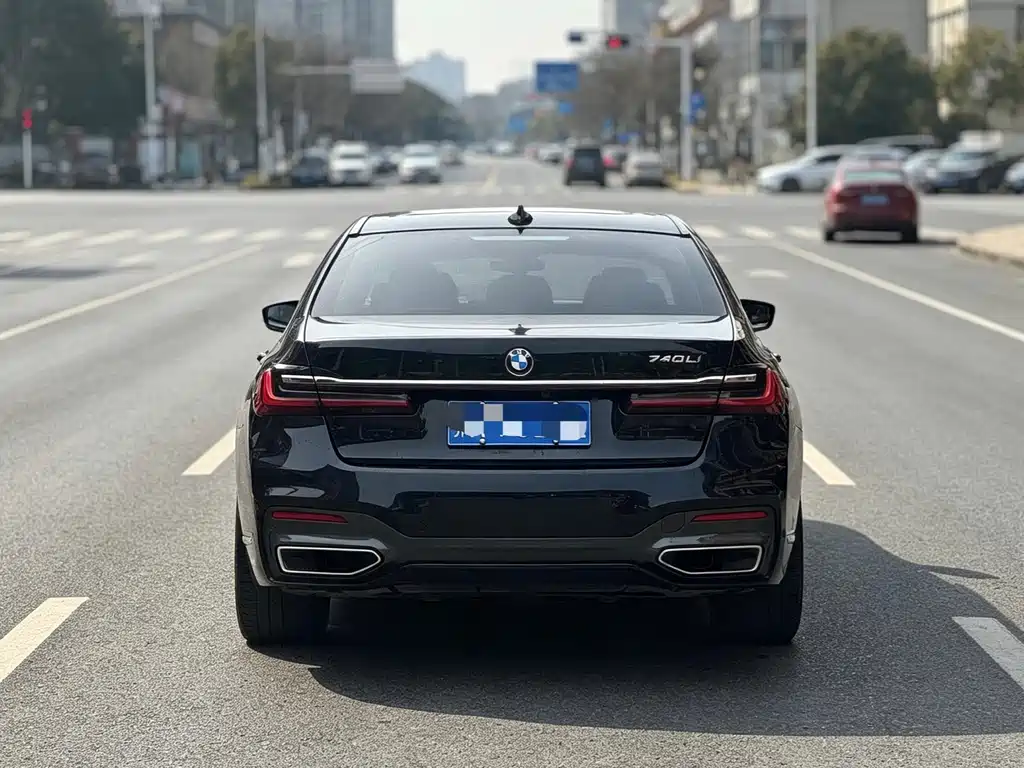 BMW 7 Series — миниатюра 5