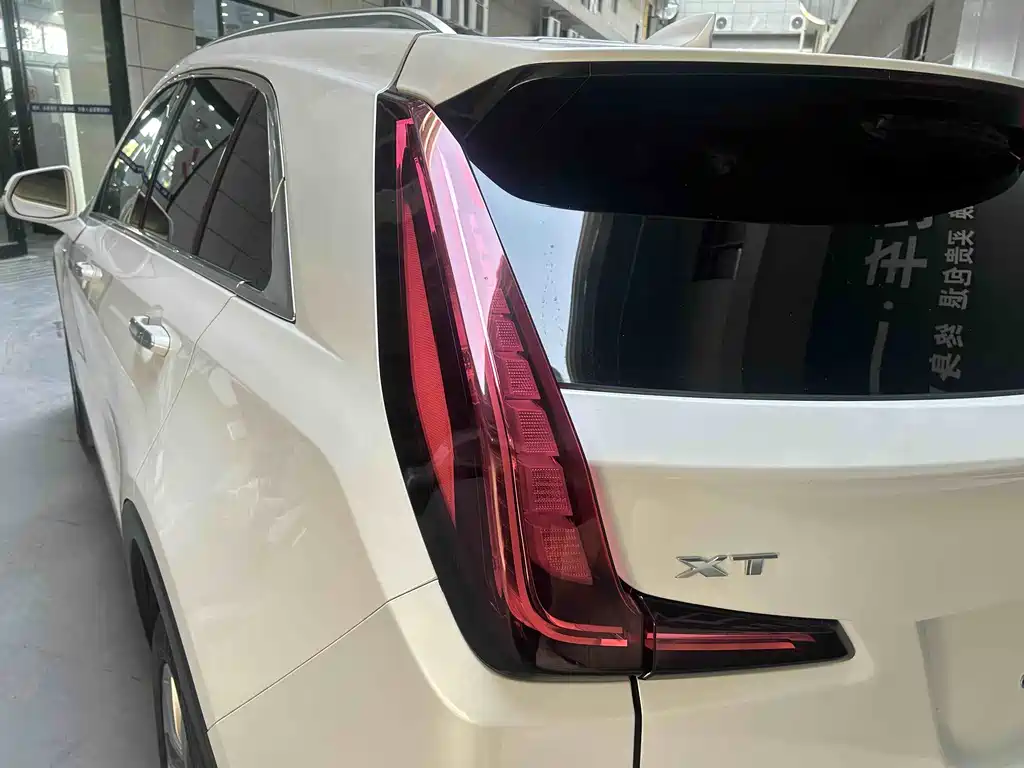 CADILLAC XT4