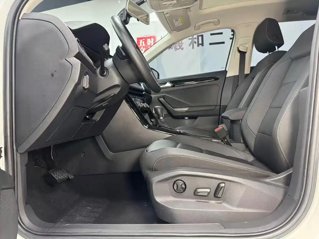 VOLKSWAGEN T ROC EXPLORING SONGS