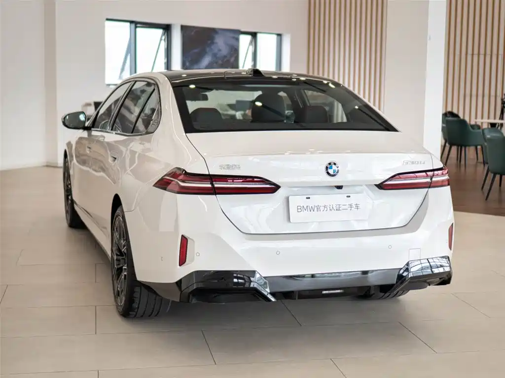 BMW 5 Series — миниатюра 9