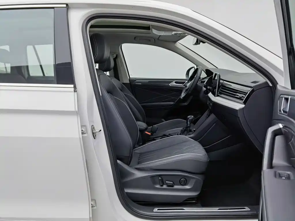 Volkswagen Tiguan L — миниатюра 23
