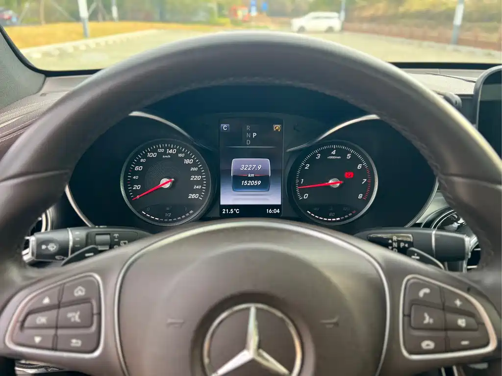 MERCEDES-BENZ GLC