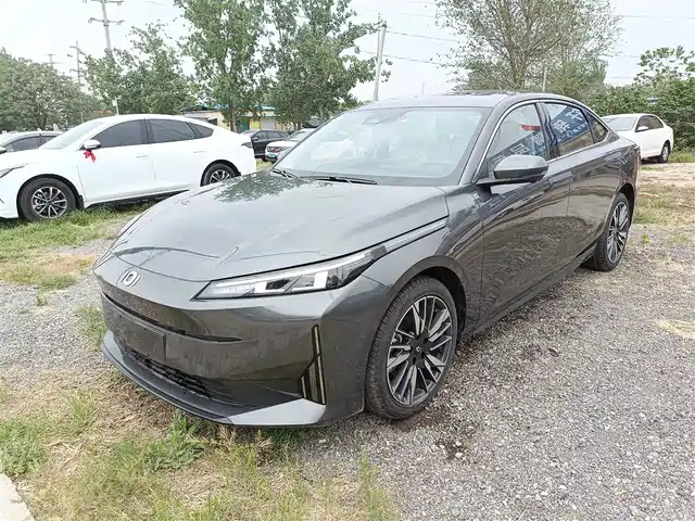 CHANGAN  A05 2025