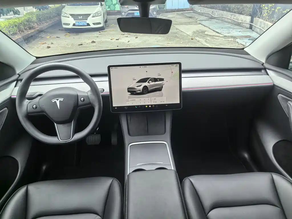 TESLA MODEL Y