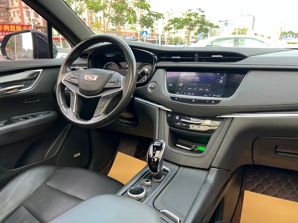 CADILLAC XT5