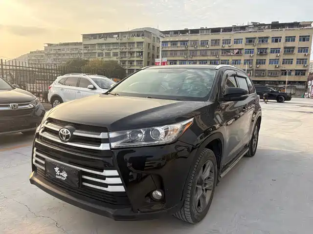 TOYOTA HIGHLANDER
