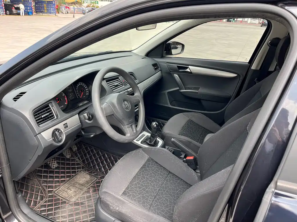 Volkswagen Lavida 2013 1.6L MT