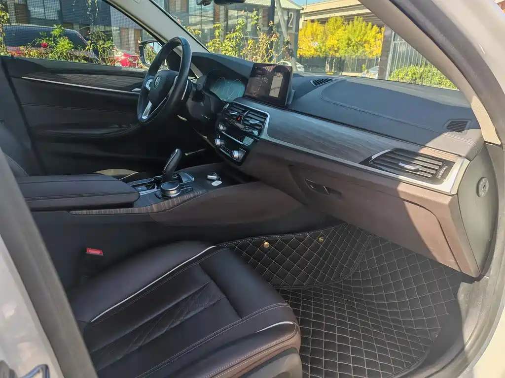 BMW 5 Series — миниатюра 22