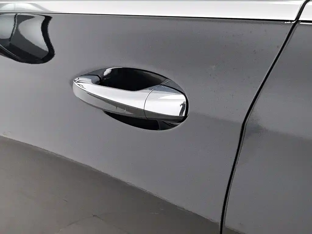 Mercedes-Benz E-Class — миниатюра 18