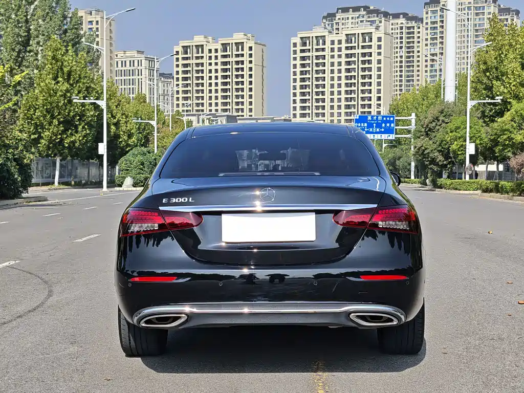 Mercedes-Benz E-Class — миниатюра 10