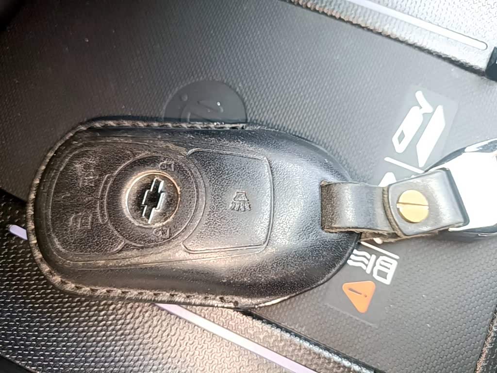 Chevrolet Monza 1.5 л 2023 г. Серебристо-серый, пробег 40400 км