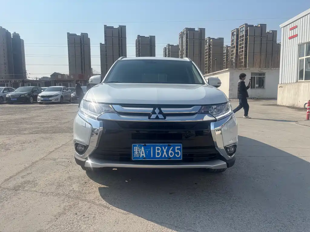 MITSUBISHI OUTLANDER