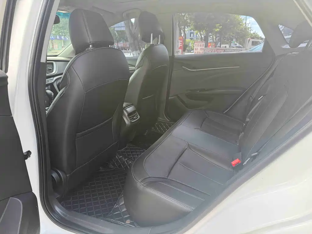 Buick Excelle — миниатюра 6