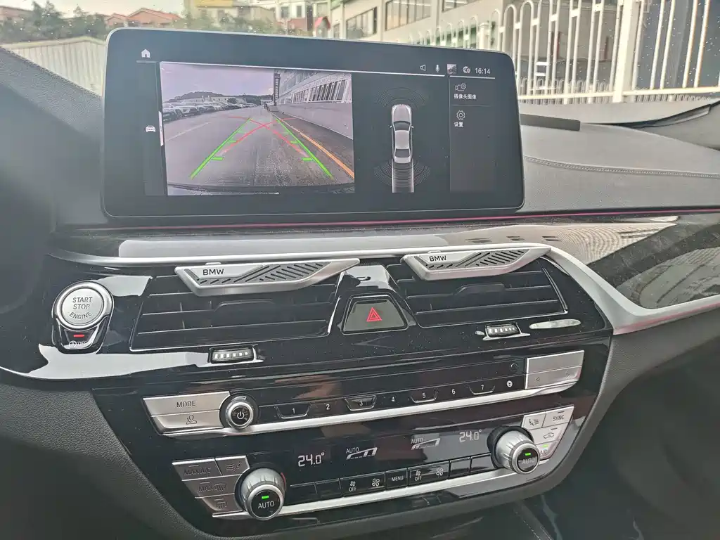 BMW 5 Series — миниатюра 12