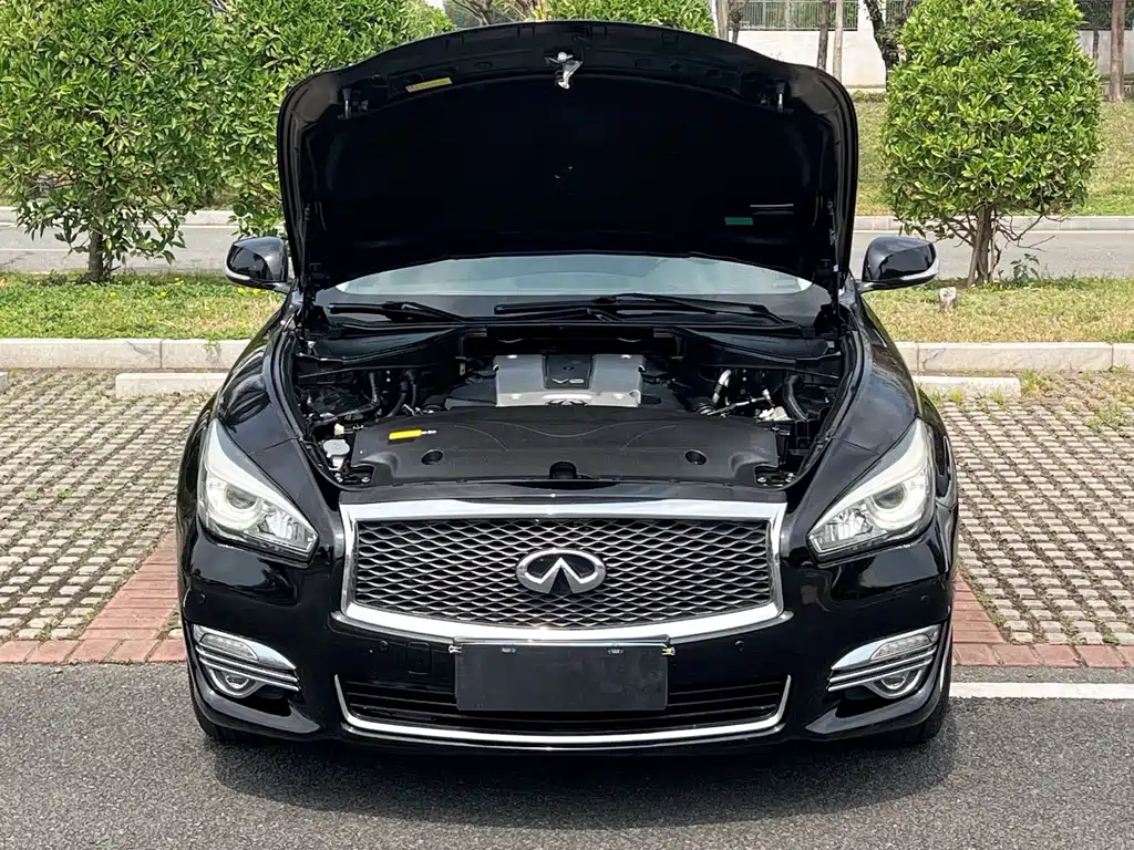 INFINITI Q70