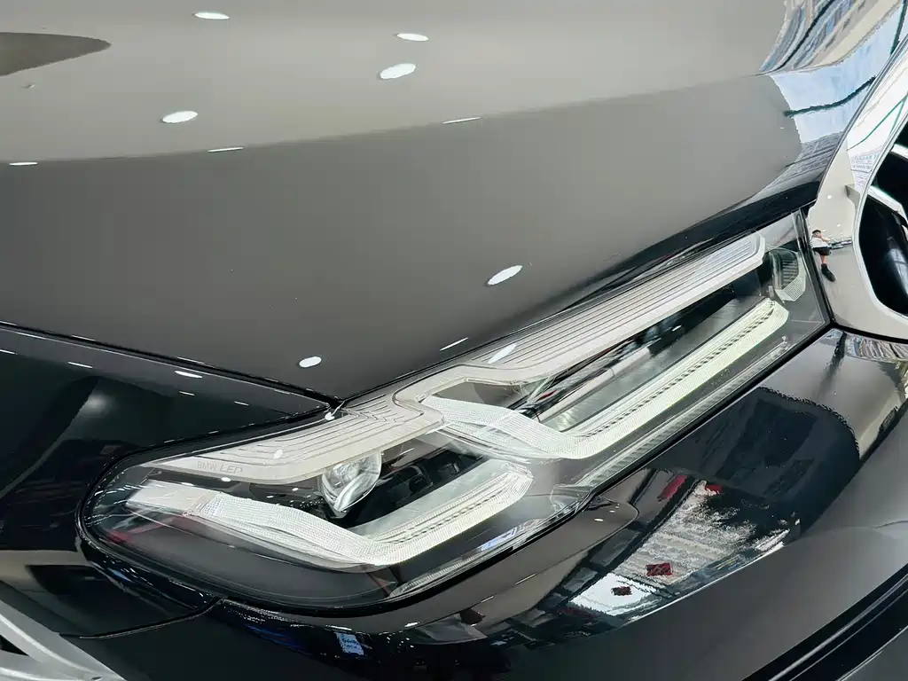 BMW 5 Series — миниатюра 11
