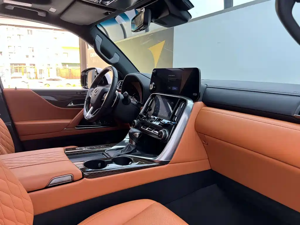 Lexus LX — миниатюра 9