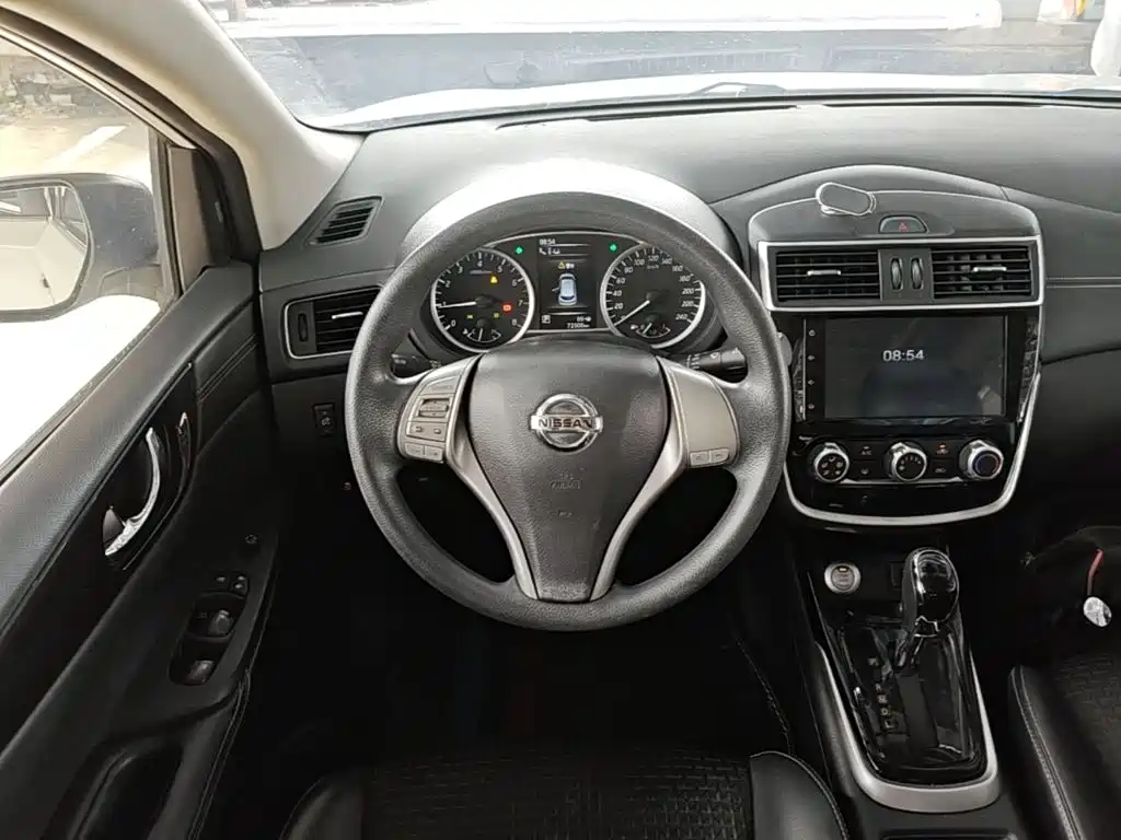 Nissan Tiida — миниатюра 11