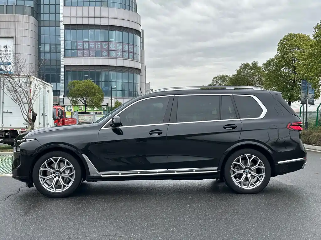 BMW X7 2023 xDrive40i Lead Luxury