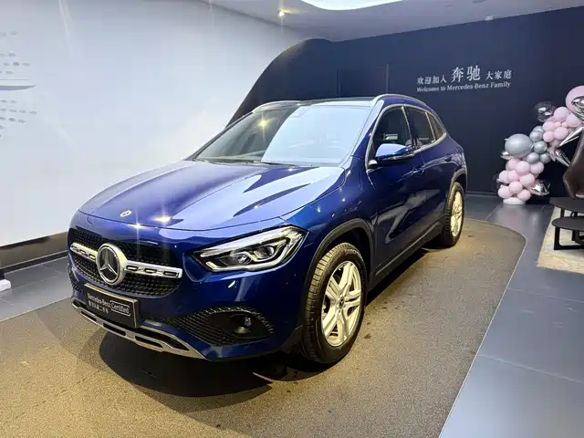 MERCEDES-BENZ GLA
