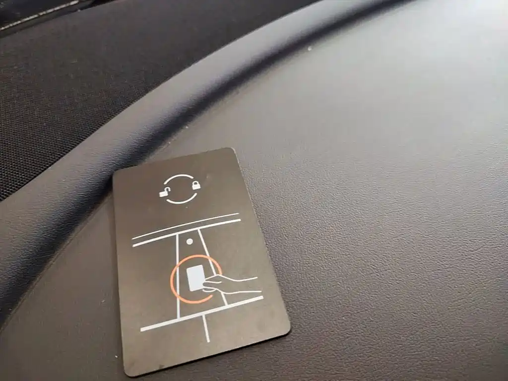 Tesla Model 3 — миниатюра 9