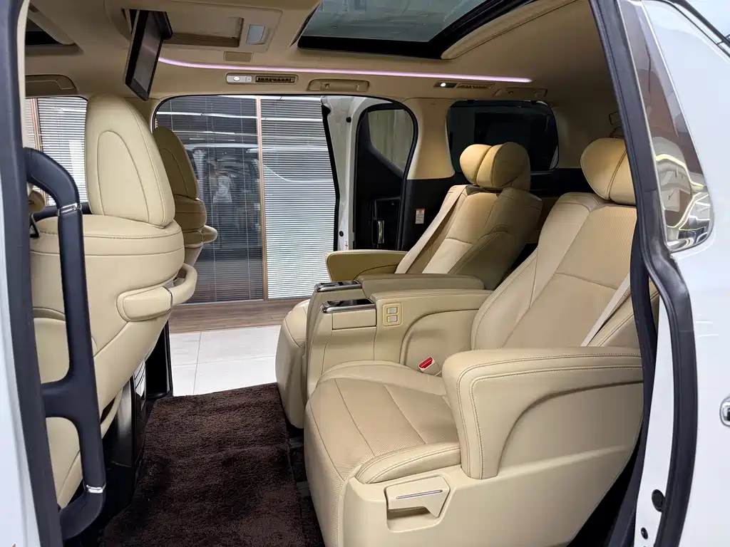 Toyota Alphard — миниатюра 5