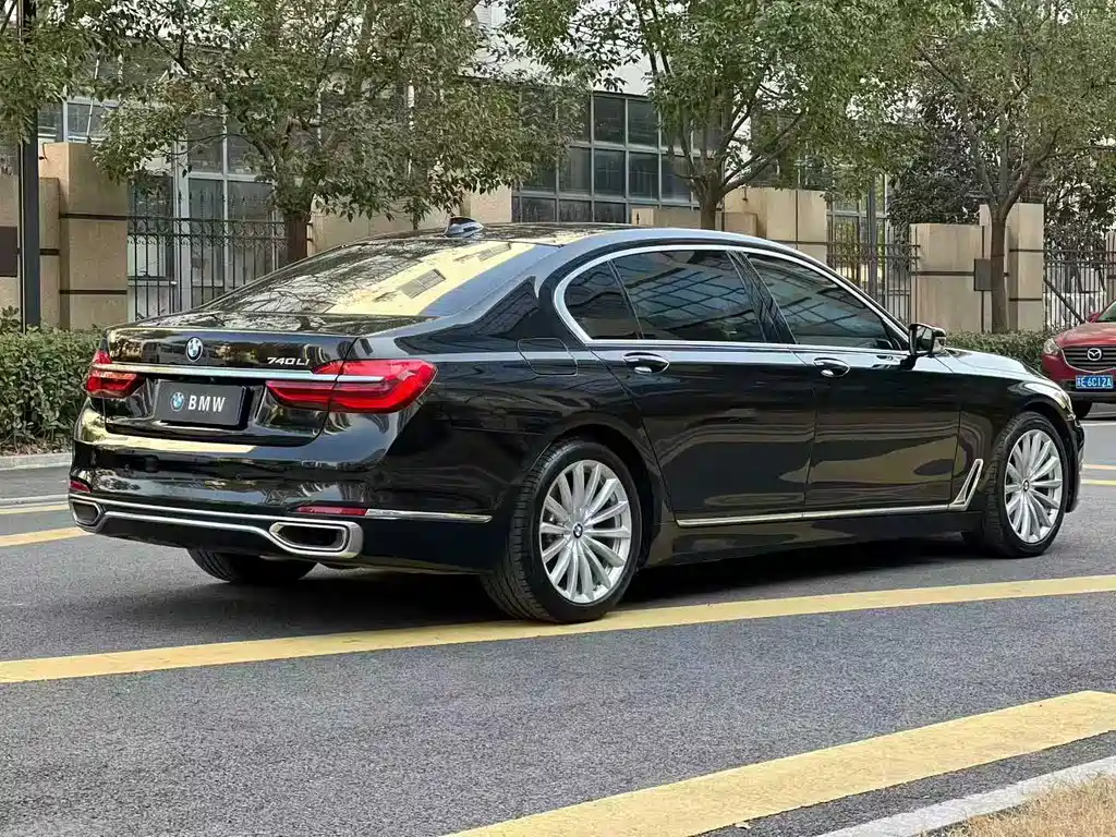 BMW 7 SERIES