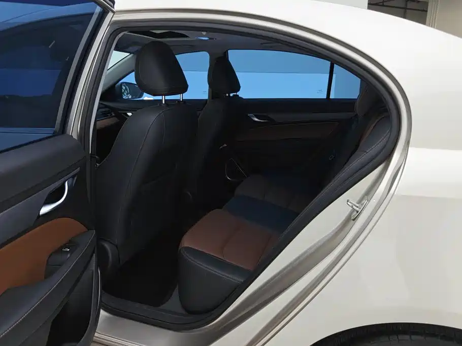 Geely Emgrand — миниатюра 11