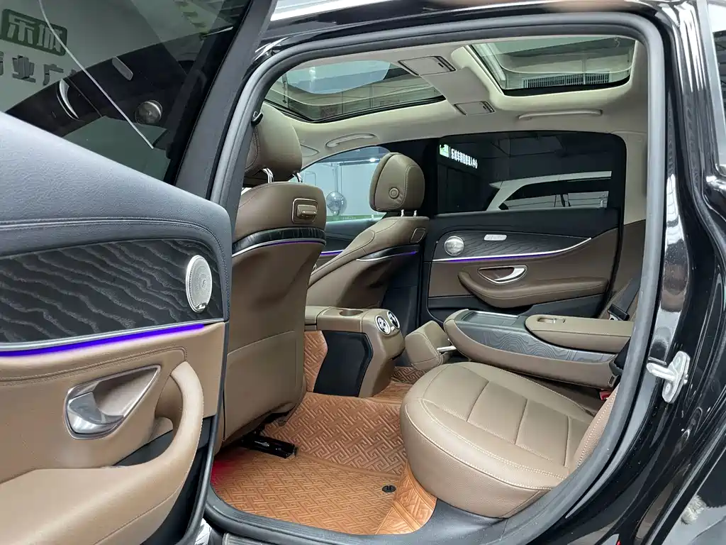Mercedes-Benz E-Class — миниатюра 11