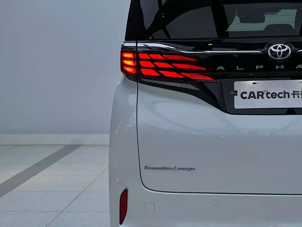 Toyota Alphard — миниатюра 5
