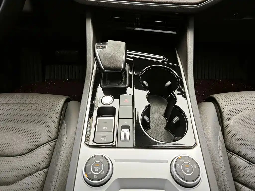 Volkswagen Touareg — миниатюра 20