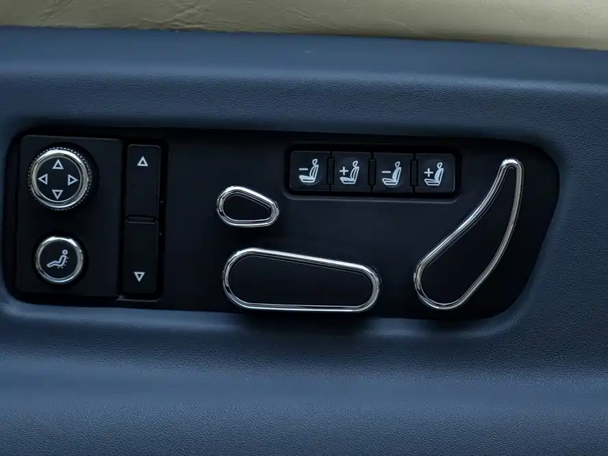Bentley Bentayga — миниатюра 26