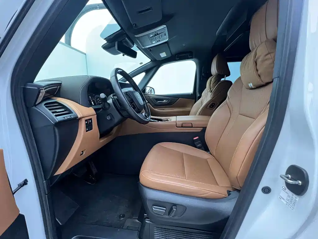 Toyota Alphard — миниатюра 9