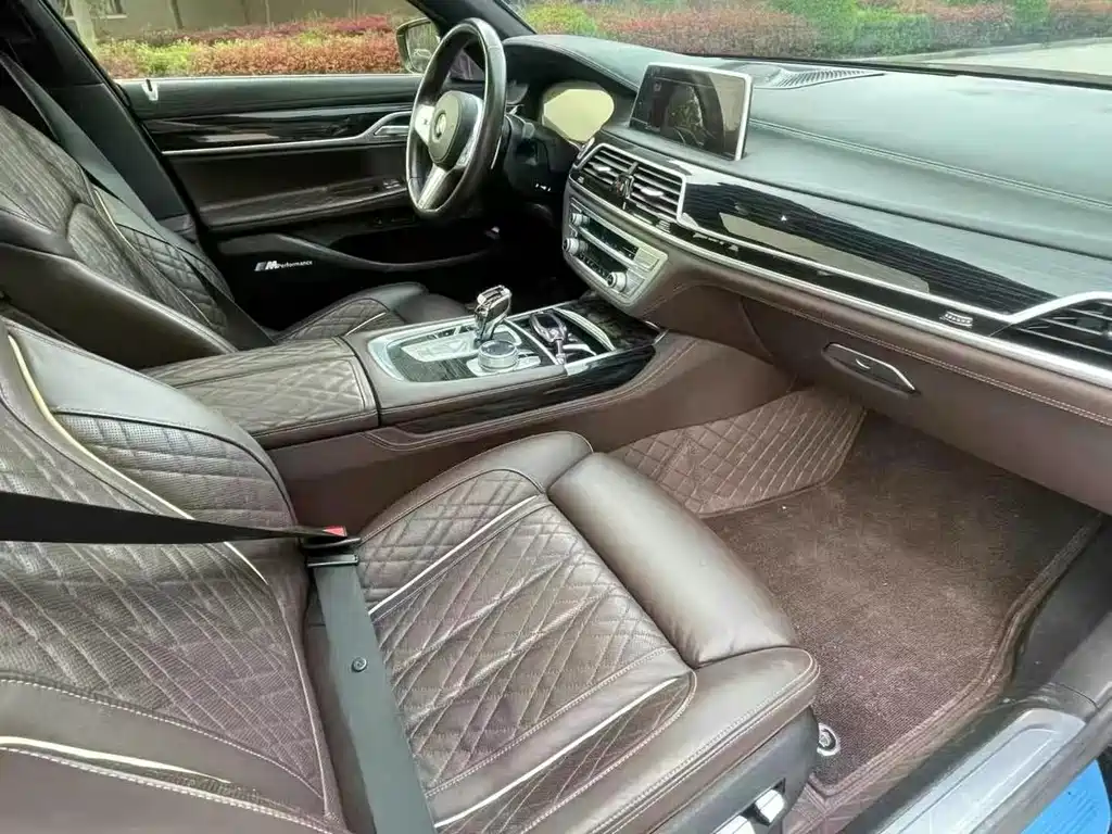 BMW 7 Series — миниатюра 7