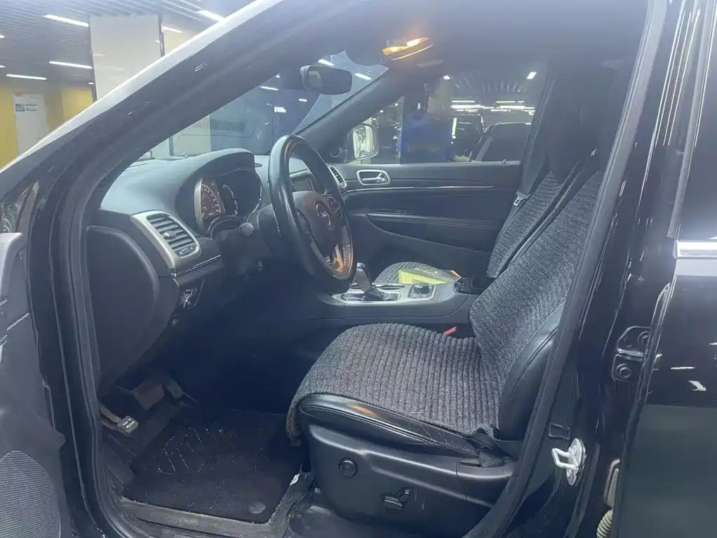 Jeep Grand Cherokee (Import) — миниатюра 7