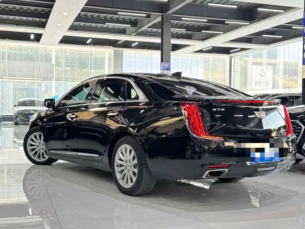 CADILLAC XTS