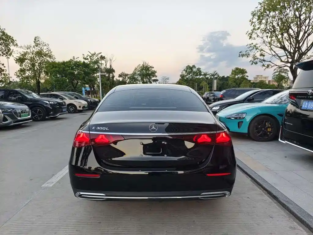 Mercedes-Benz E-Class — миниатюра 4