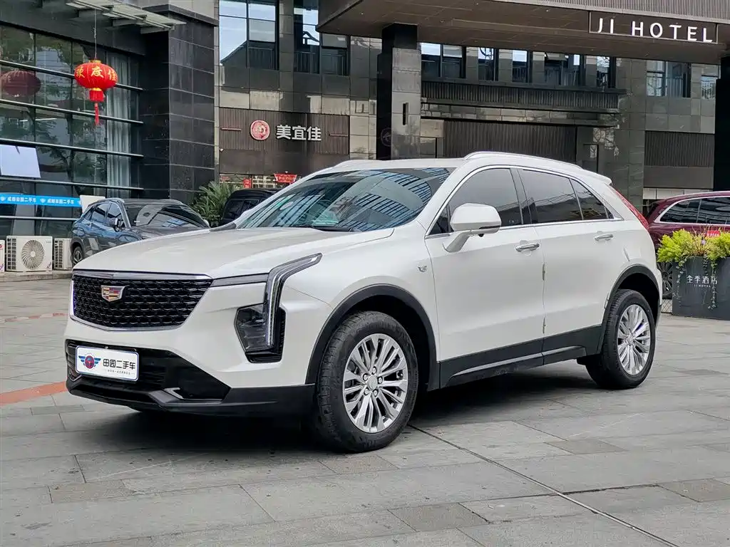 CADILLAC XT4