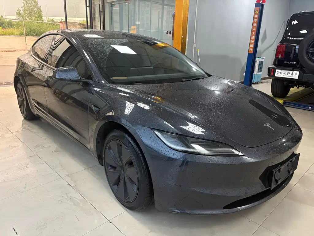 Tesla Model 3 — миниатюра 3