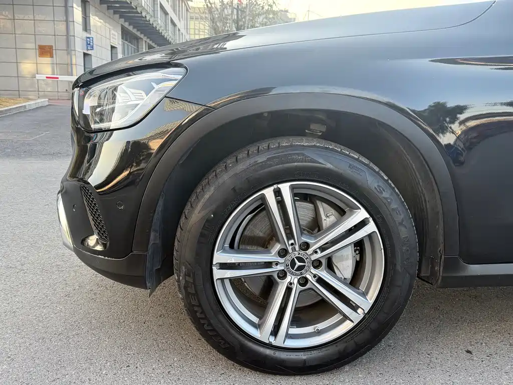 MERCEDES-BENZ GLC