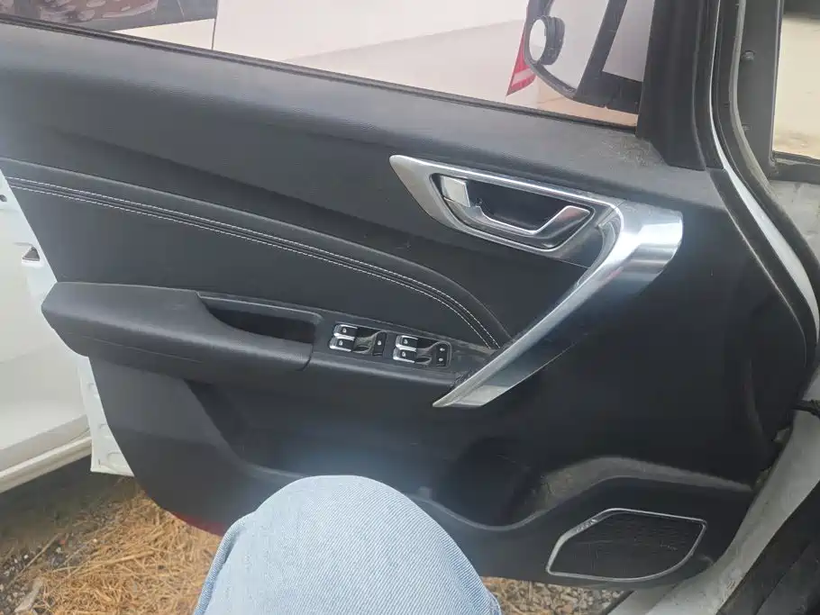 Geely Vision X3 — миниатюра 7