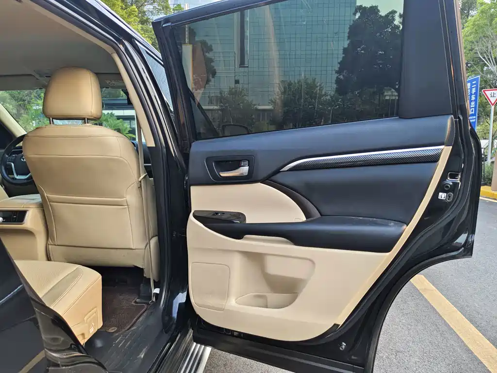 Toyota Highlander — миниатюра 26